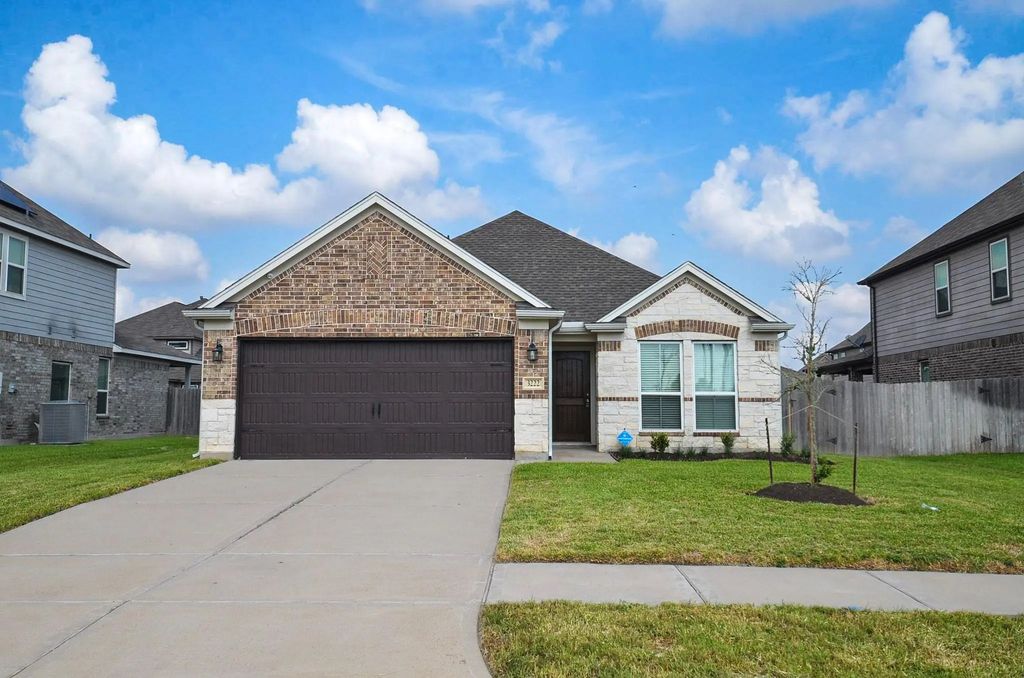 3222 Owl Hollow Drive, Rosenberg