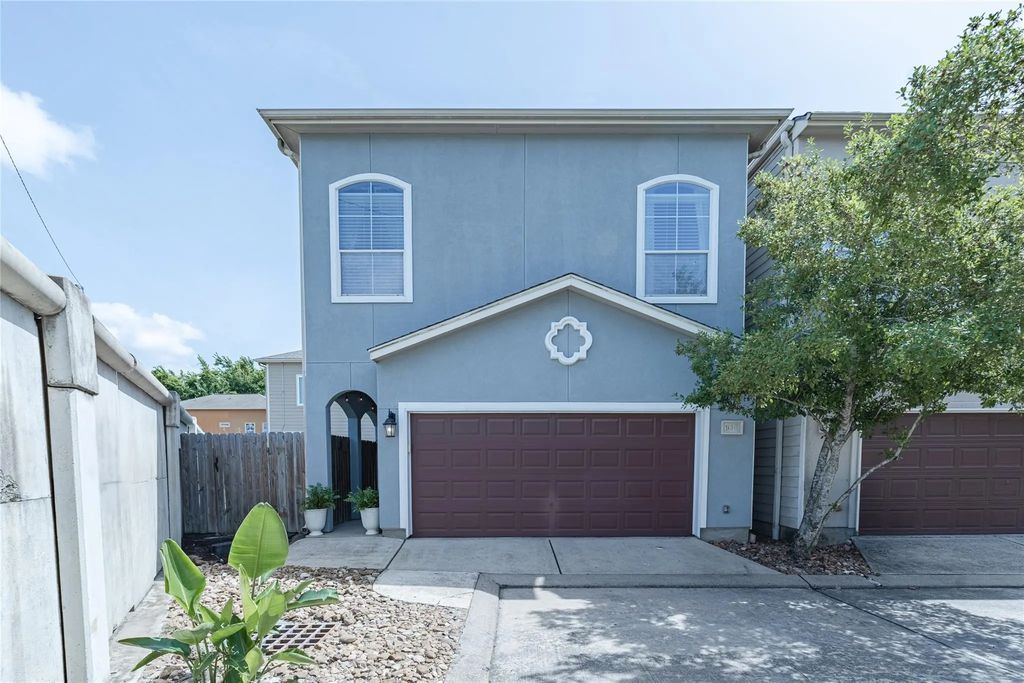 930 Mckinney Park Lane, Houston