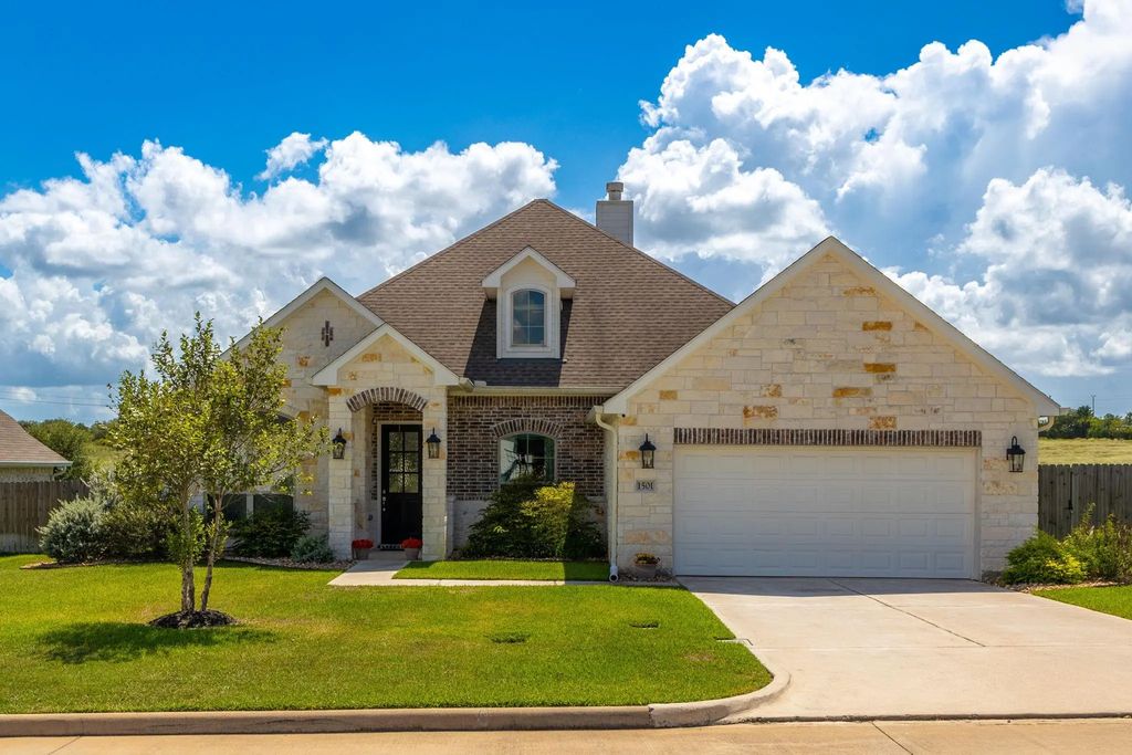 1501 Timber Oaks Drive, Brenham