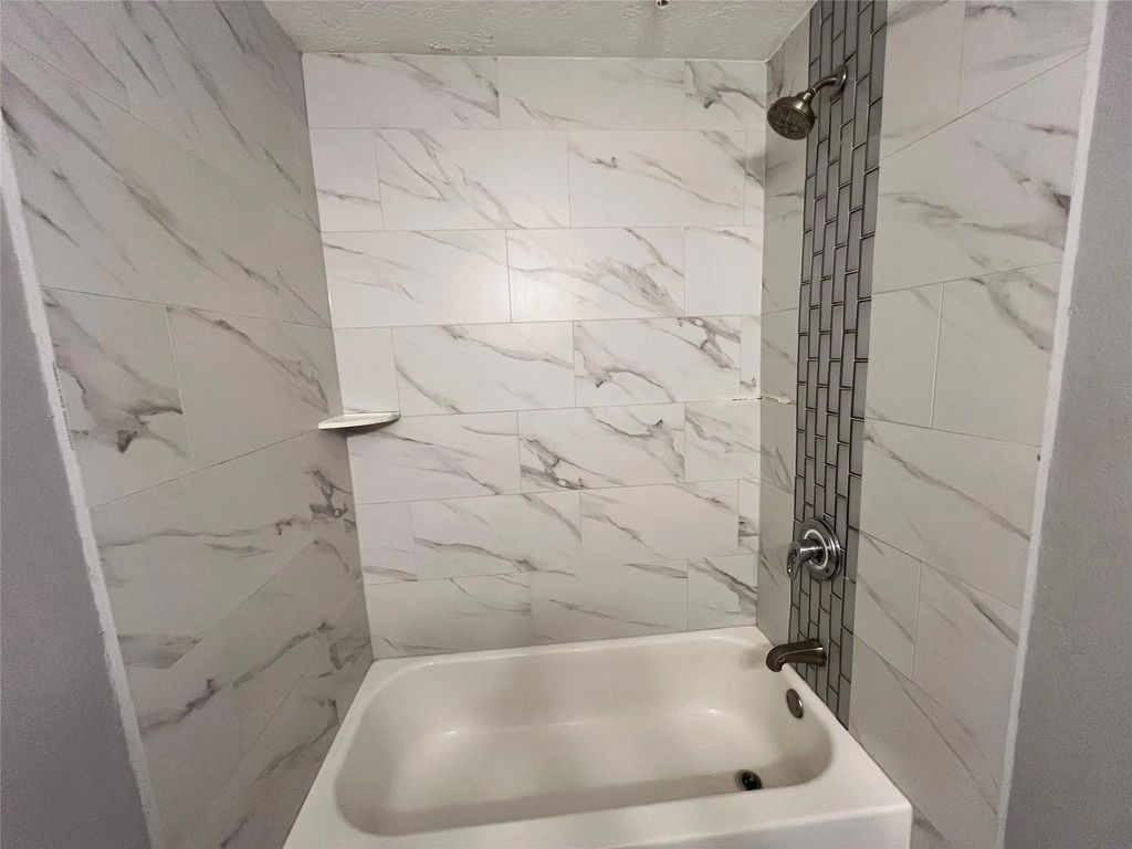 3130 Walnut Bend Lane 423, Houston