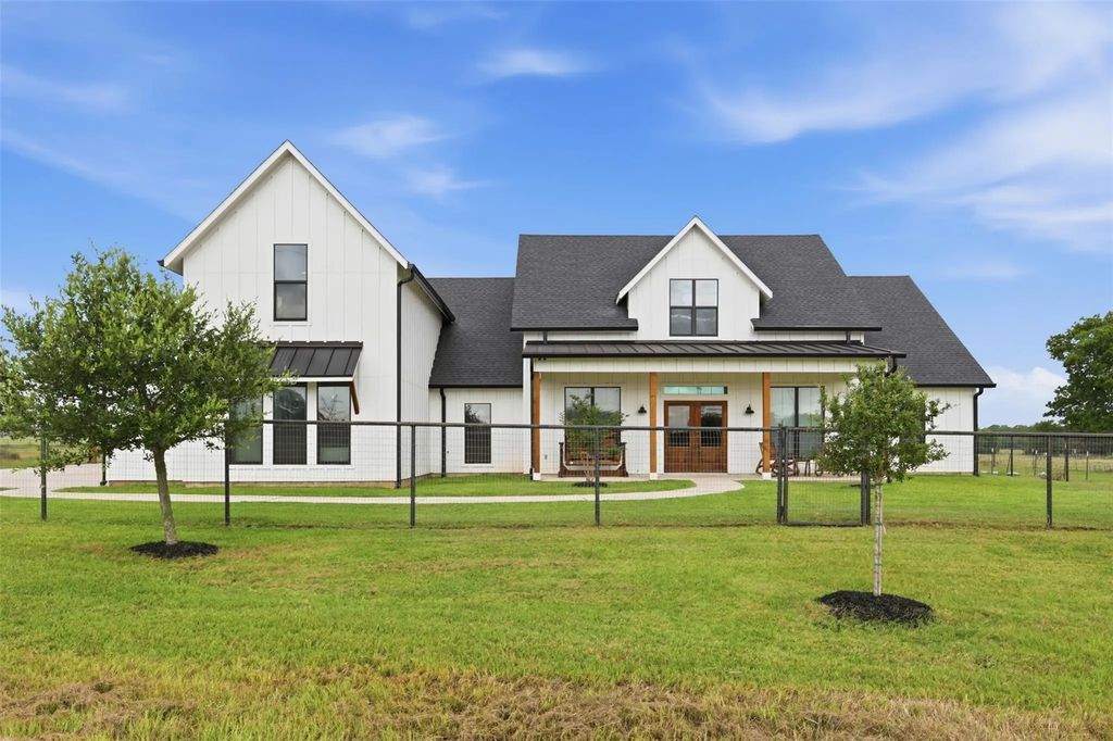 8263 County Road 179, Richards