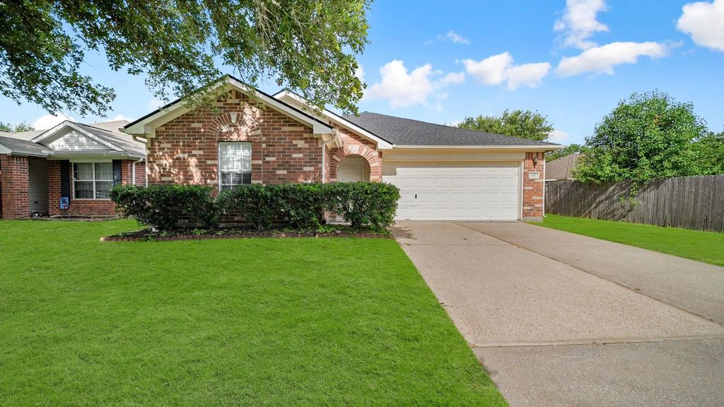 140 Bristol Bend Lane, Dickinson