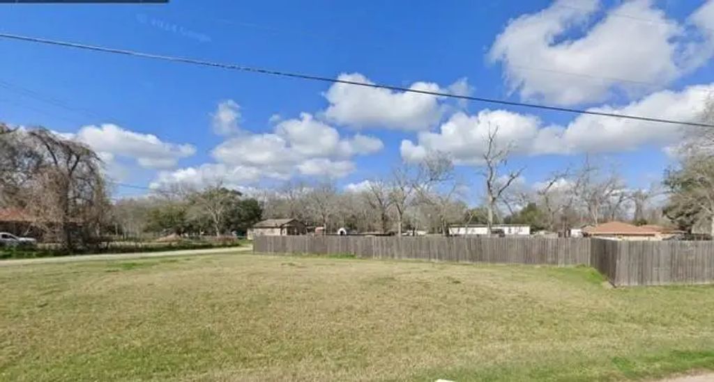Texas Avenue, Holiday Lakes