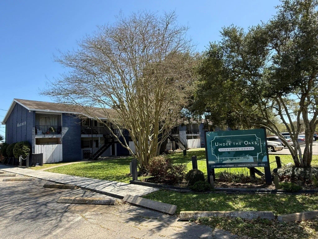 1101 E Main Street, League City