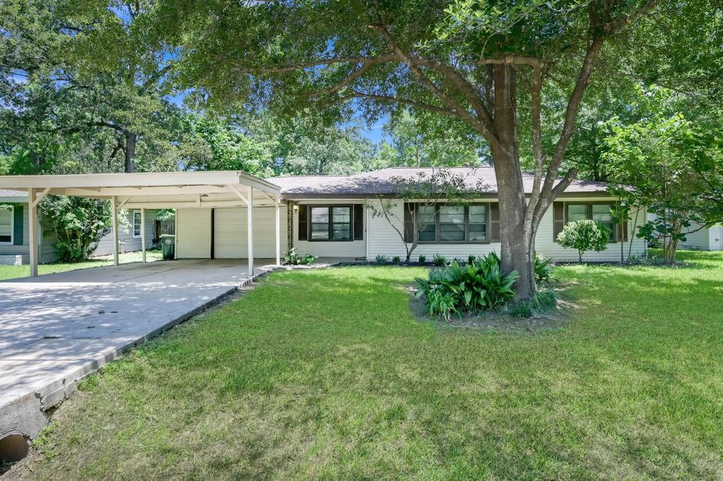 210 Harris Boulevard, Conroe