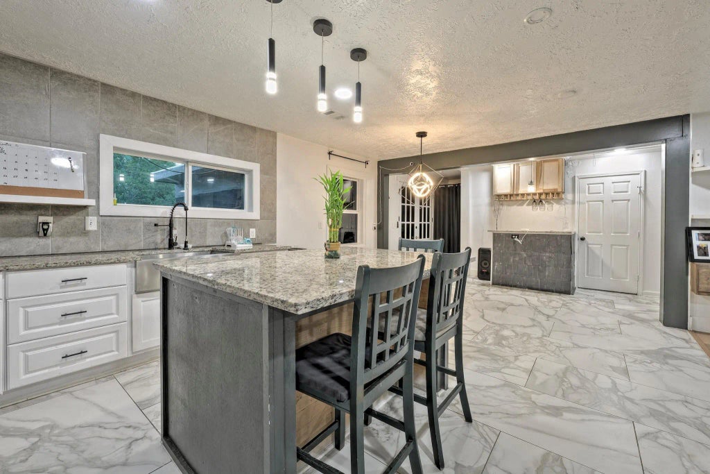 826 Rosewick Street, Houston