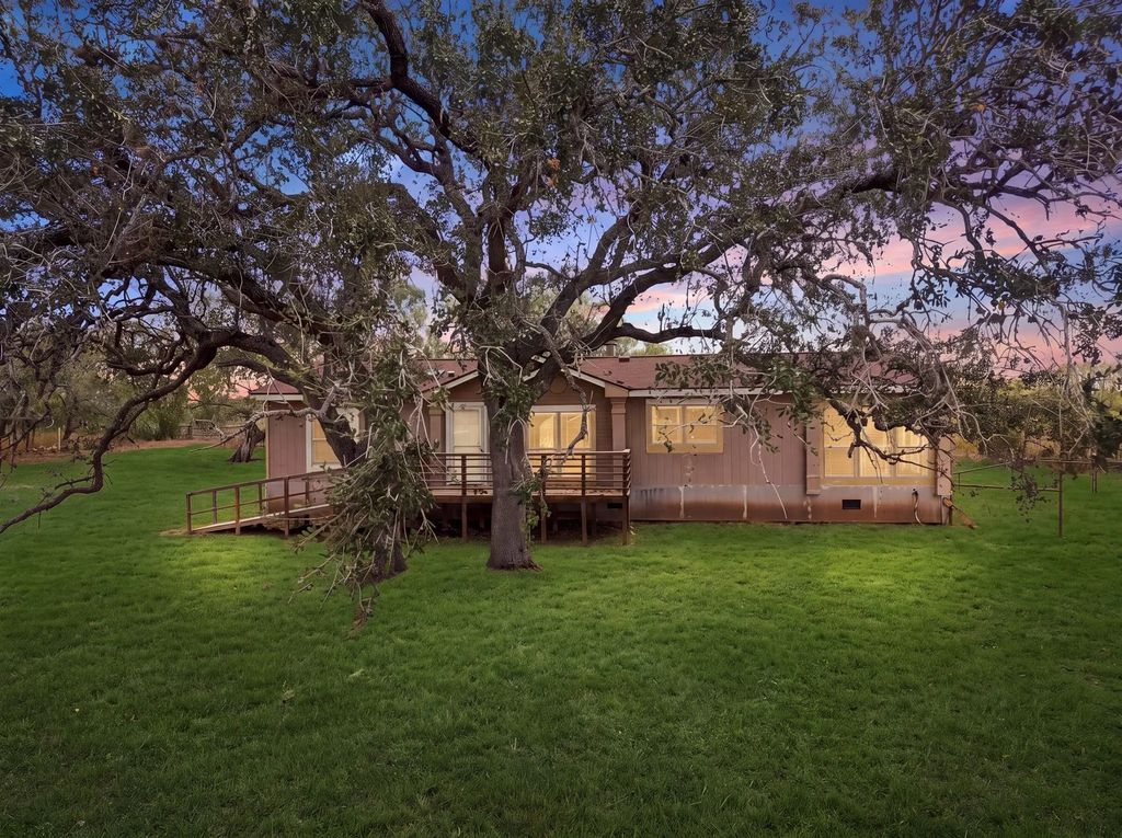 541 County Road 396, Kenedy