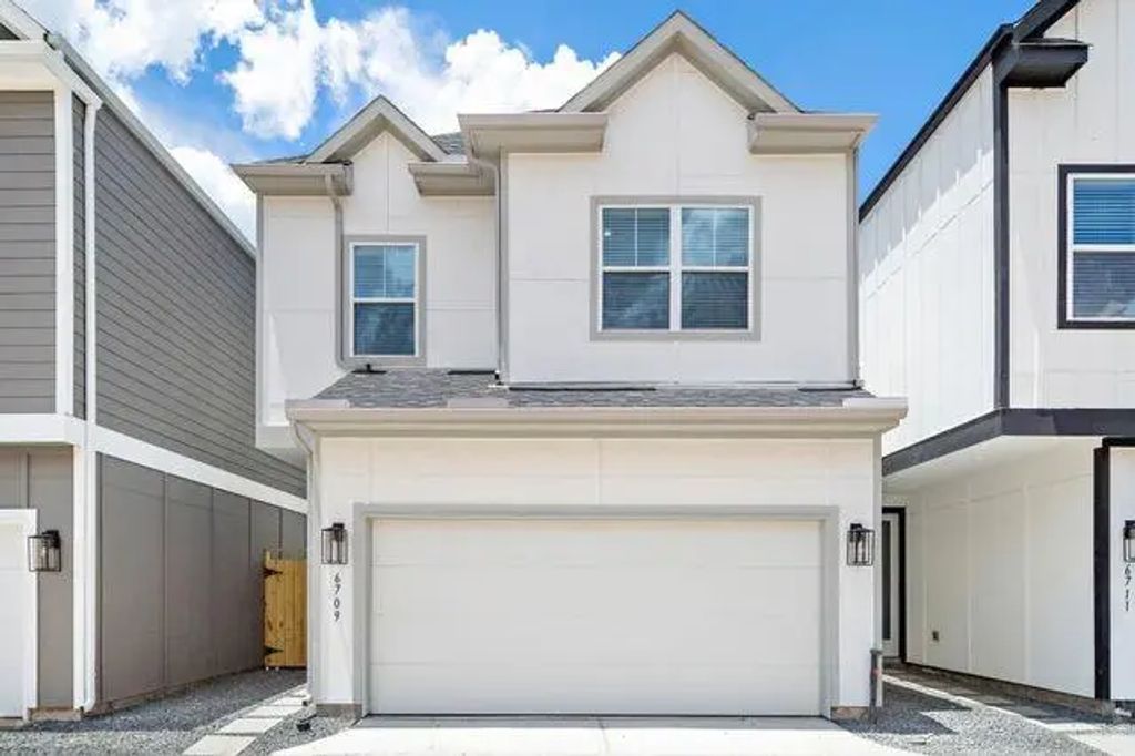 8474 Berry Green Lane, Houston