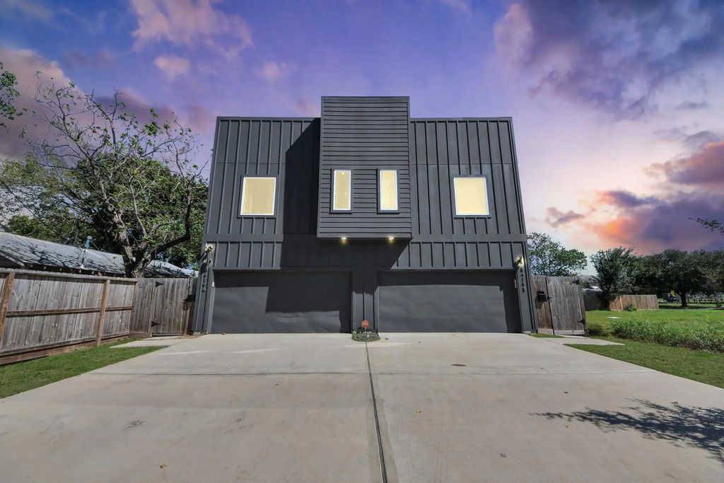 8419 Woodward Street, Houston