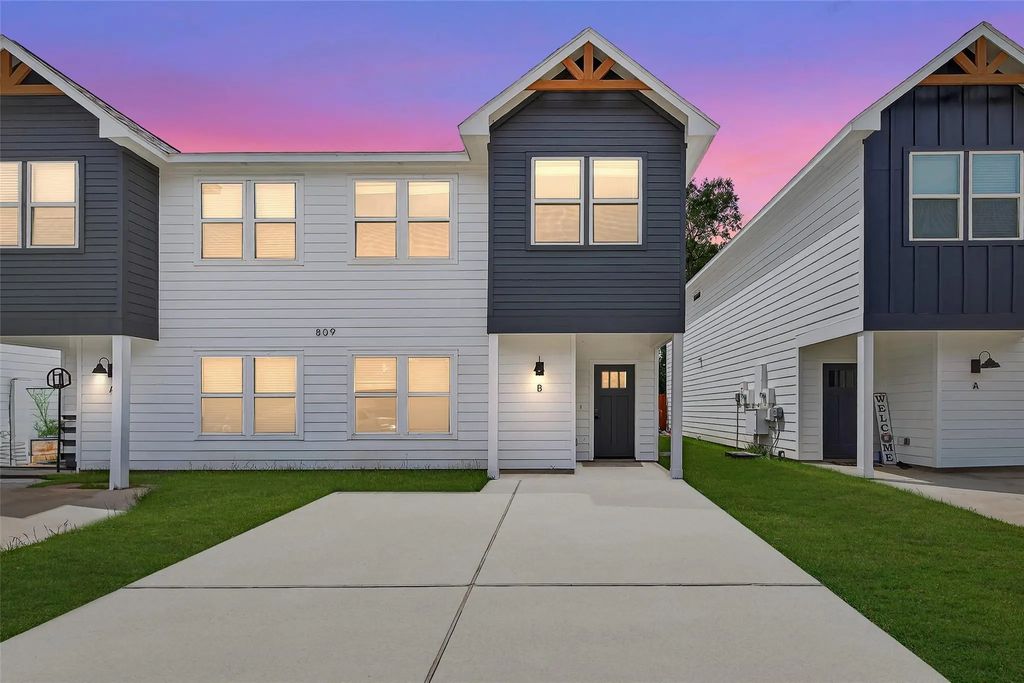 811 Avenue J Place A, Conroe