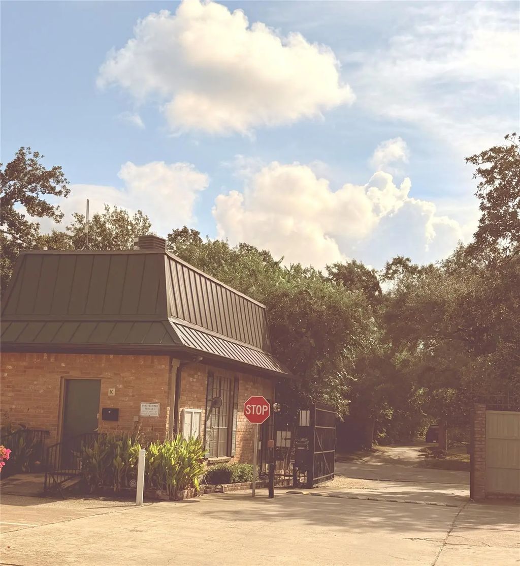 2475 Underwood Street 382, Houston
