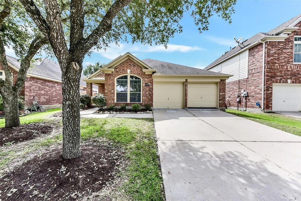 2024 Shore Breeze Drive, Pearland