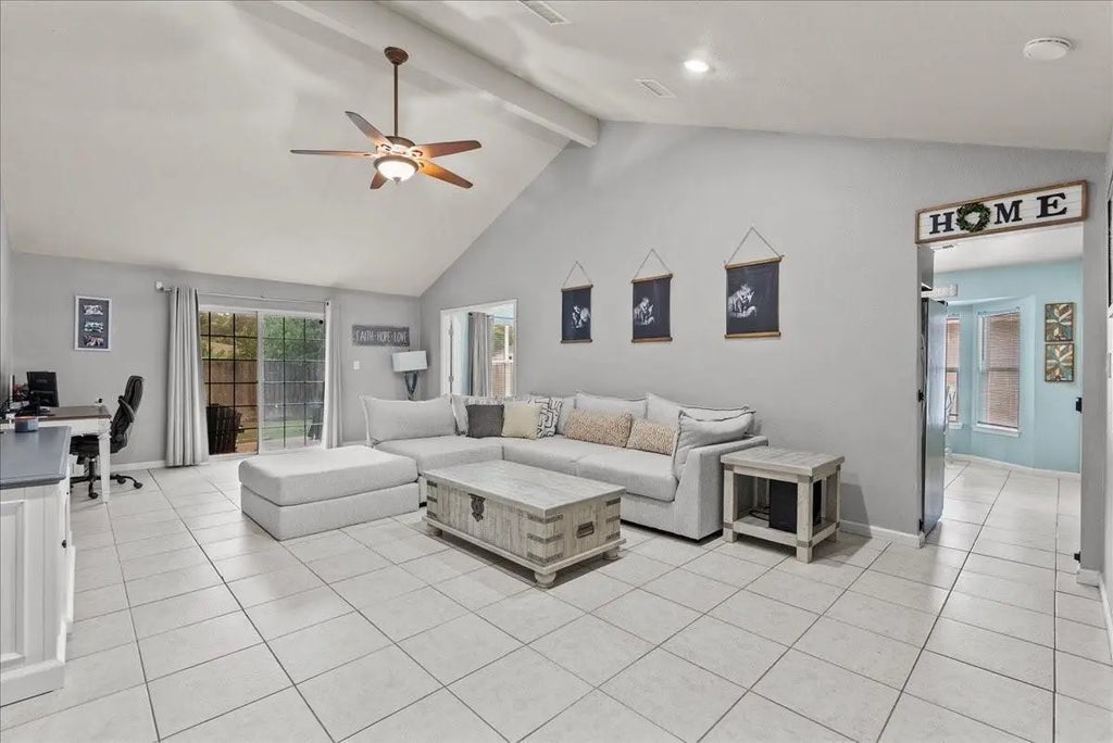 302 Maple Drive, Hitchcock