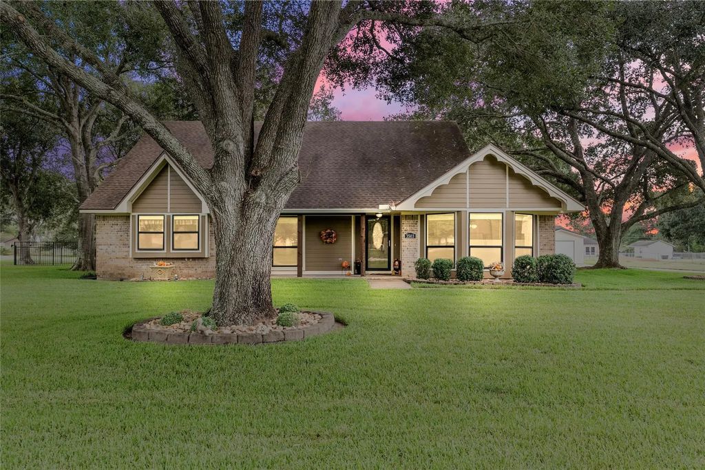 3503 Quail Circle, Sealy