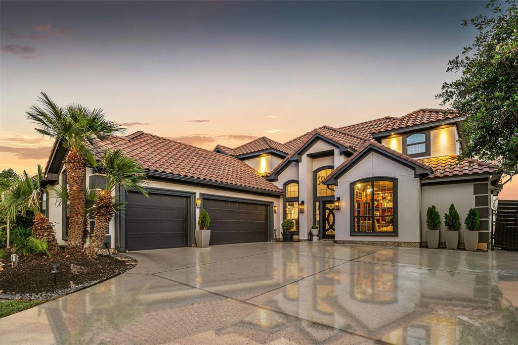 12345 White Oak Point, Conroe