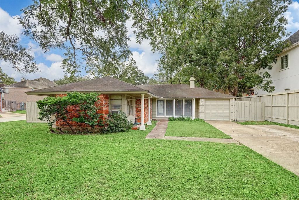5411 Evergreen Street, Bellaire