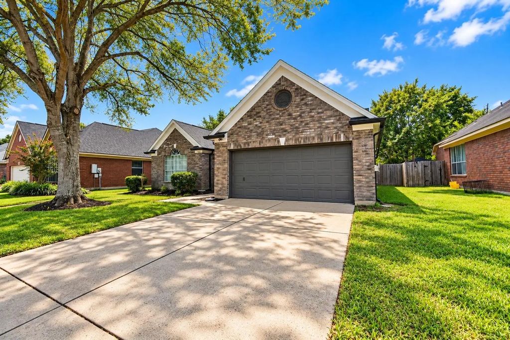 2922 Veva Drive, Pearland