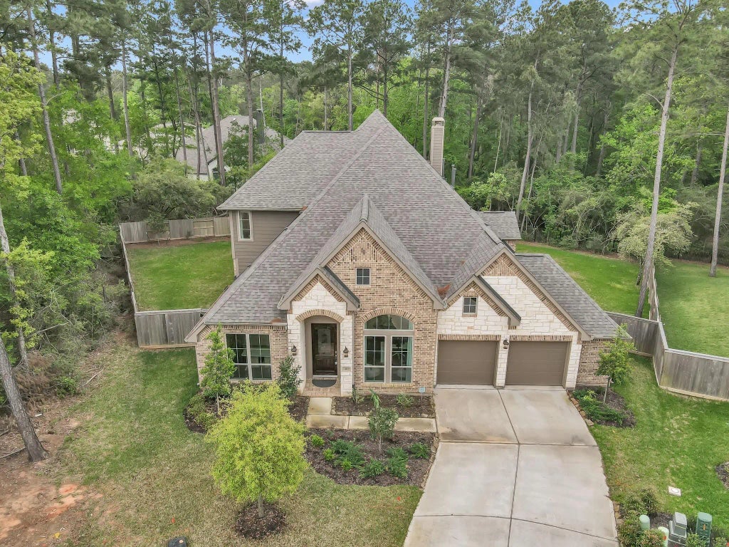 402 Changing Tide Court, Willis