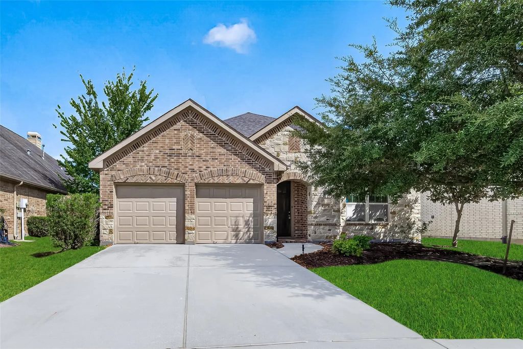 8155 Laughing Falcon Trail, Conroe