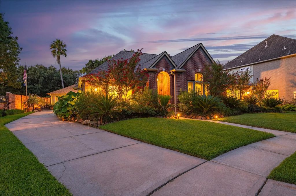2025 Sandy Coast Circle, League City