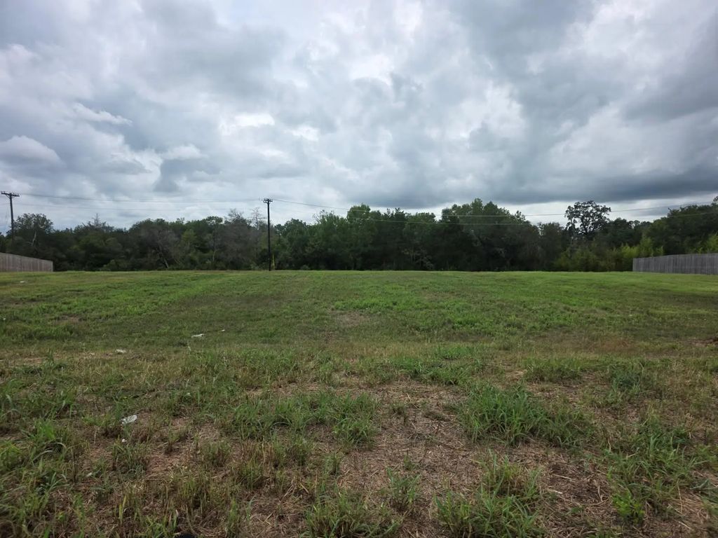 2068 Winepress Road, Brenham