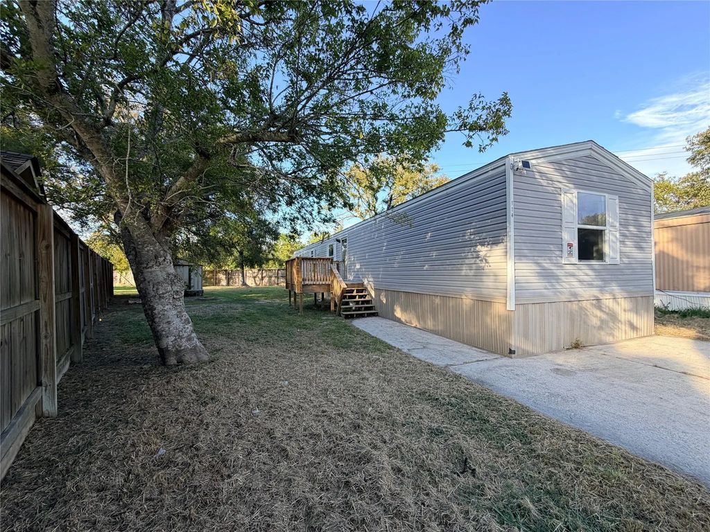 114 Bluebill Bay N, Baytown