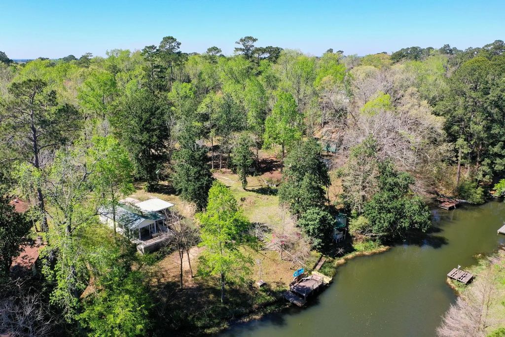 400 Driftwood Drive, Goodrich