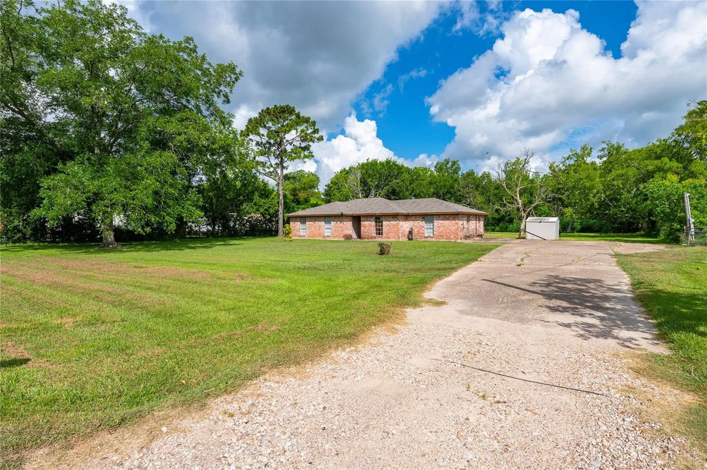 1857 County Road 99, Alvin