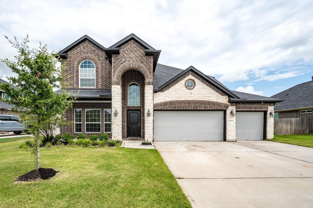 11919 Champions Forest Drive, Mont Belvieu