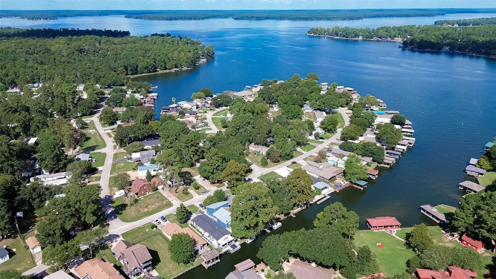 14174 Shadow Bay Drive, Willis