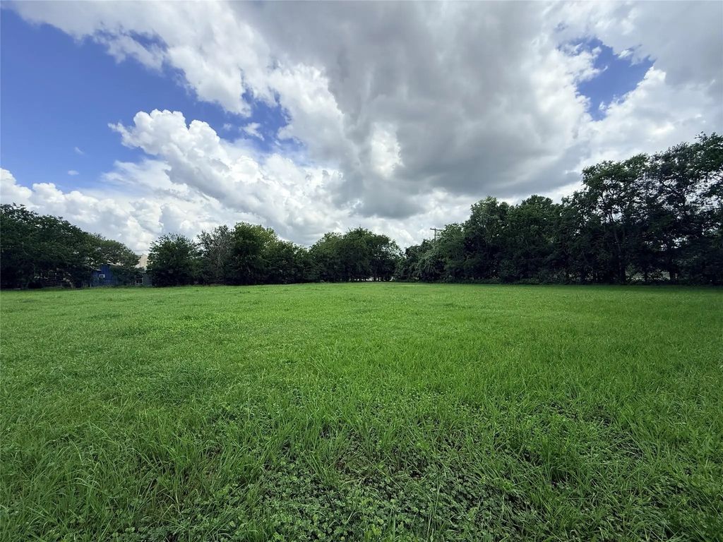 702 E Courthouse Street, Cuero
