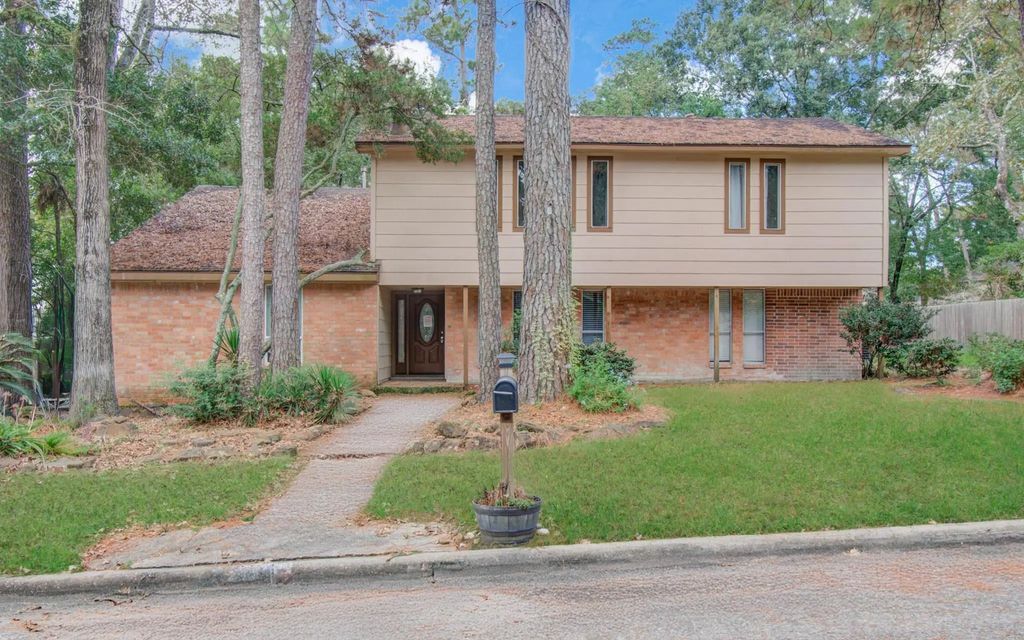 2114 Woodland Valley Drive, Houston