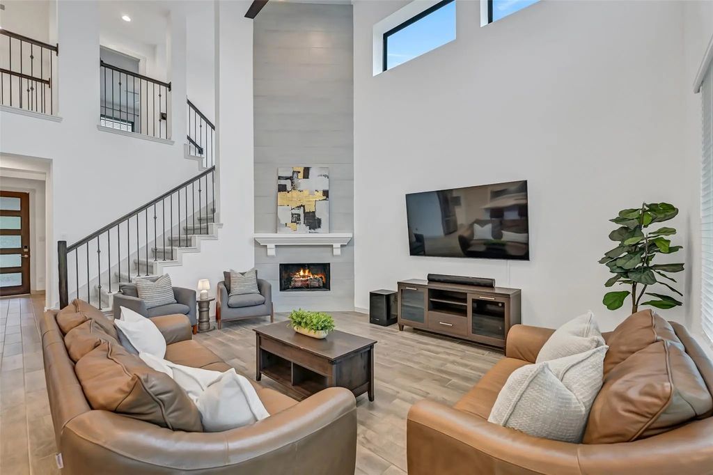 1570 Mustang Trail, Friendswood