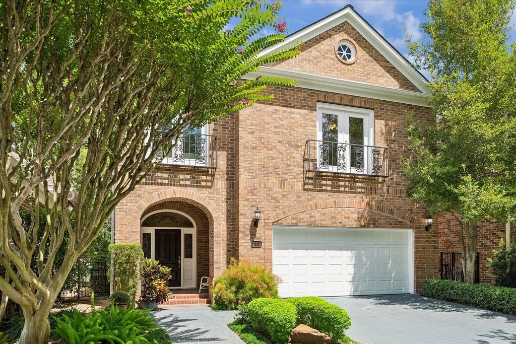 231 Sugarberry Circle, Houston