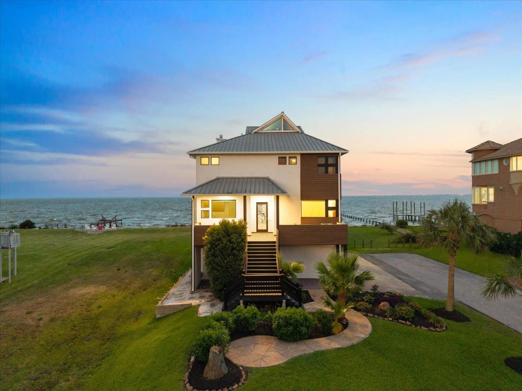 2002 Todville Road, Seabrook