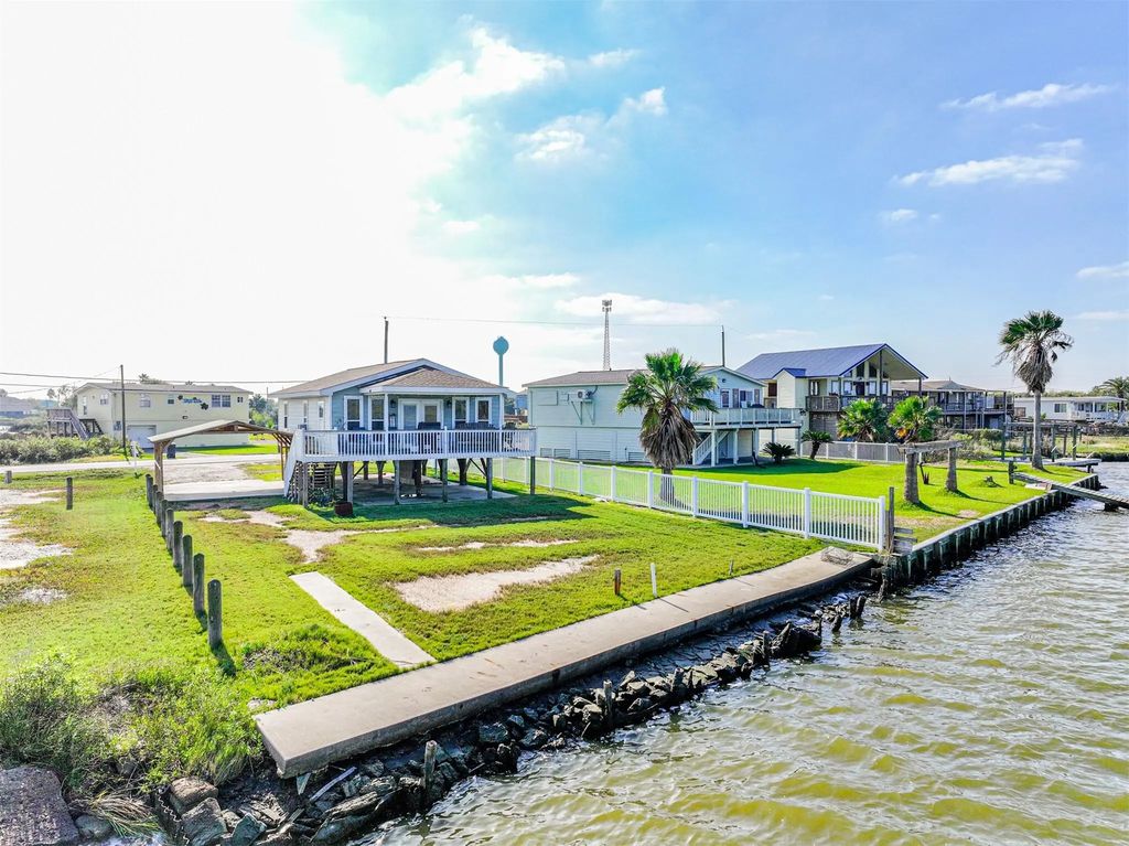 4622 Bayou Lane, Hitchcock