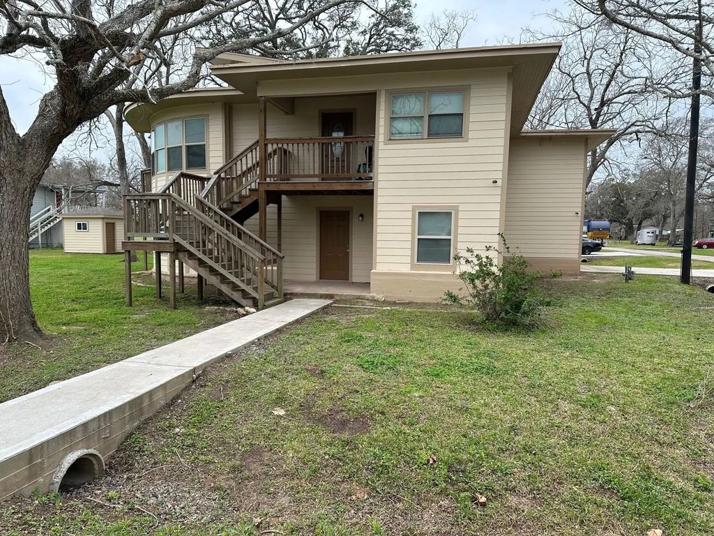 631 Live Oak Street, Jones Creek