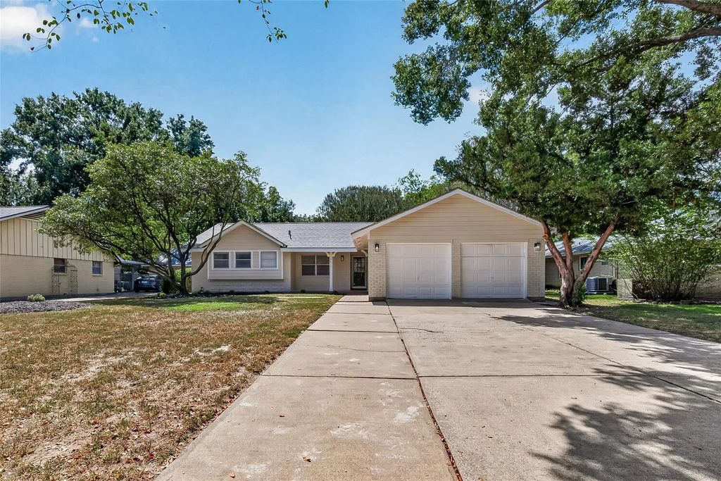 15613 Shanghai Street, Jersey Village