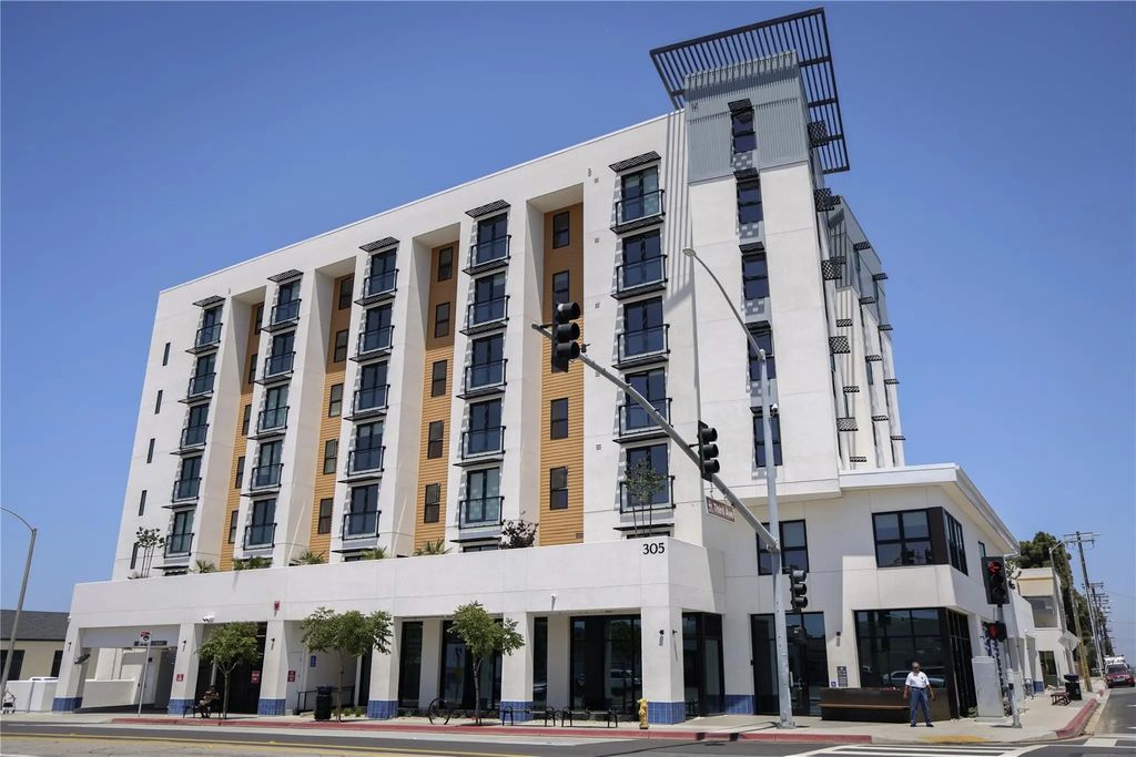 305 E Street, Other