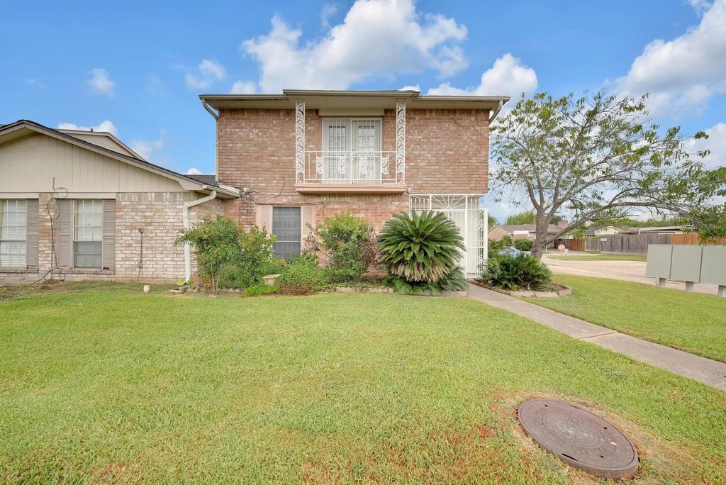 6379 S Briar Bayou Drive, Houston