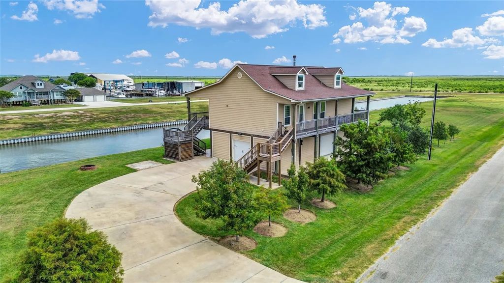 220 Kings Drive, Freeport