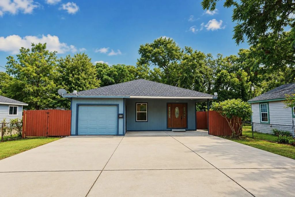 207 Smith Street, Clute