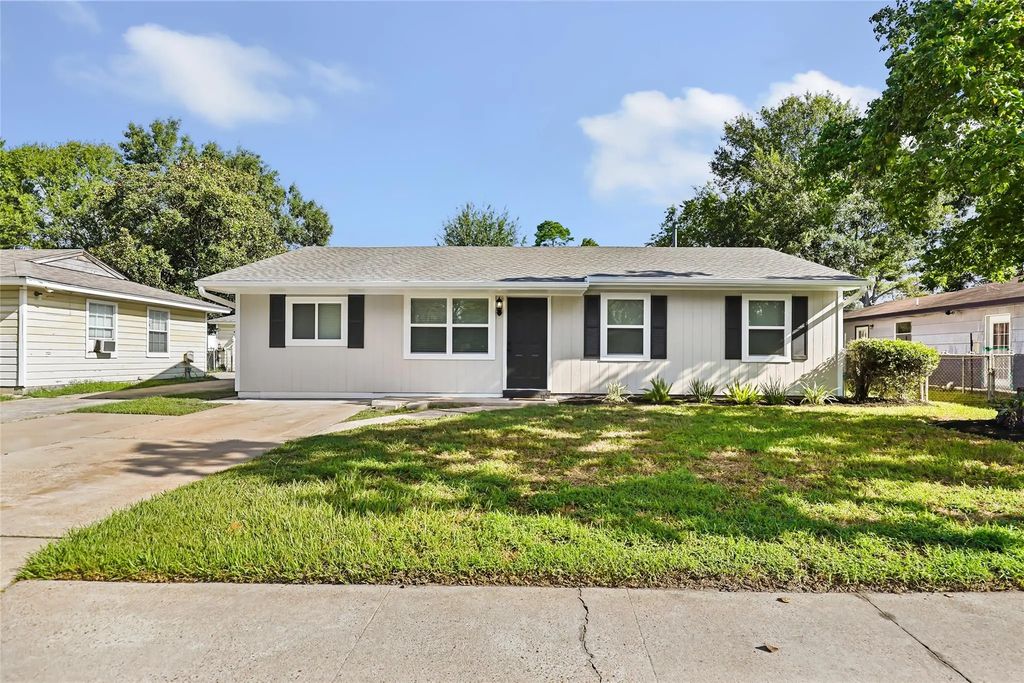 7111 Oak Village Drive, Houston