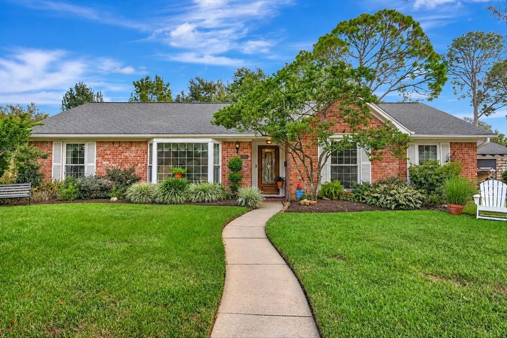 1702 Bowline Road, Houston