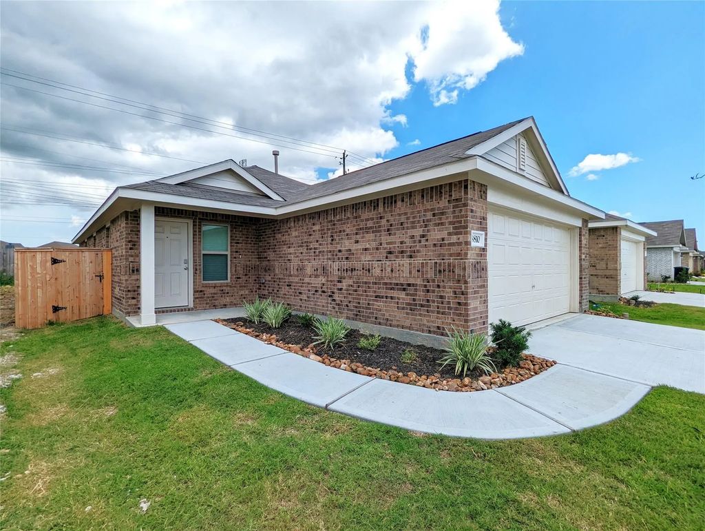 8810 Wooster Trails Drive, Baytown