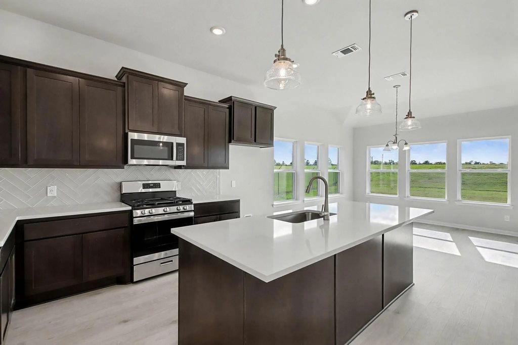 2000 Twin Lakes Boulevard, West Columbia
