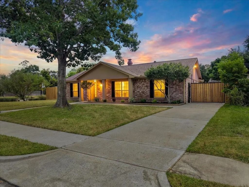 11703 Brighton Lane, Meadows Place