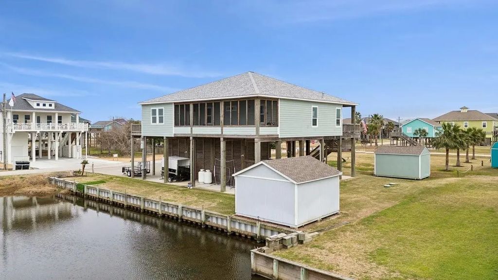 945 Gulfview Drive, Crystal Beach