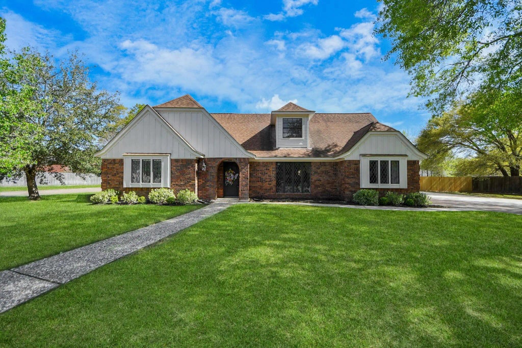 201 Cliffbrook Lane, Cleveland