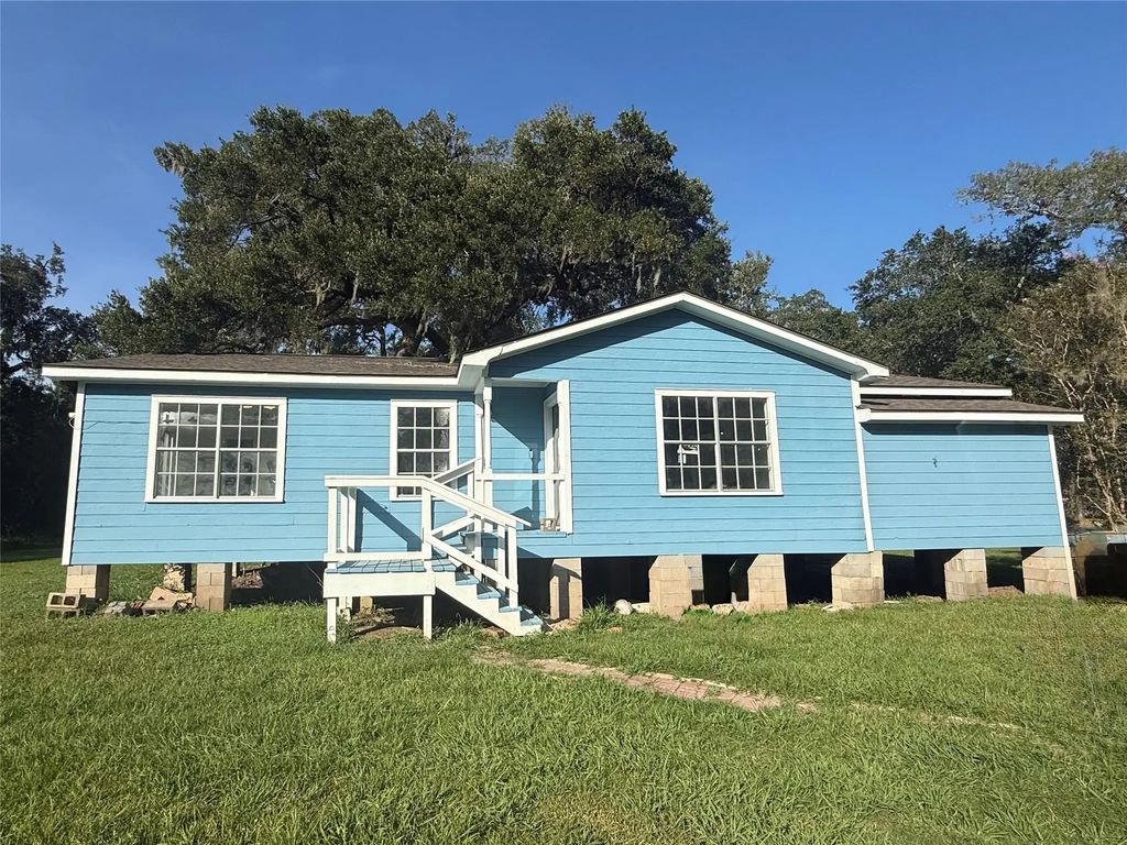 292 Manila Drive, Angleton